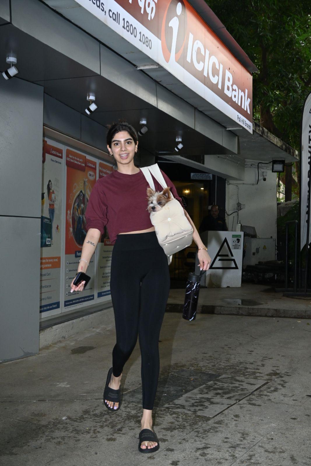 Khushi Kapoor's outing after the gym took an adorable twist with her furry friend accompanying her in a trendy bag